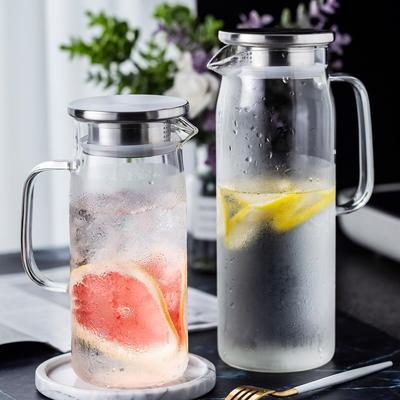 Tazze e bicchieri – Brocche e bottiglie