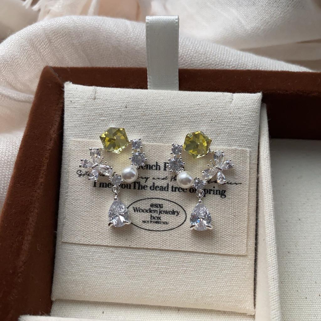 Leichter Luxus Schwerindustrie Diamantbesetzte Diamantförmige Spleiß-Steckohrringe Für Damen, Einzigartiges Designgefühl, Modische Eleganz, High-End