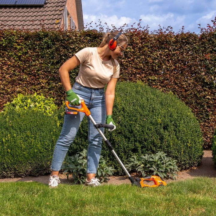 20V PowerPlus POWDPG75300 Lawn Hedge Trimmer