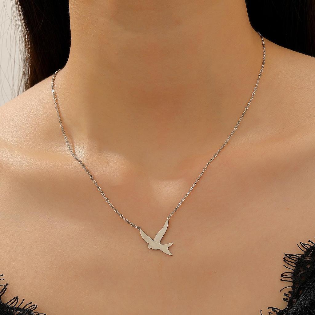 Fashion Simple Cute Golden Personalized Stainless Steel Bird Necklace Pendant Peace Dove Swallow Collarbone Chain