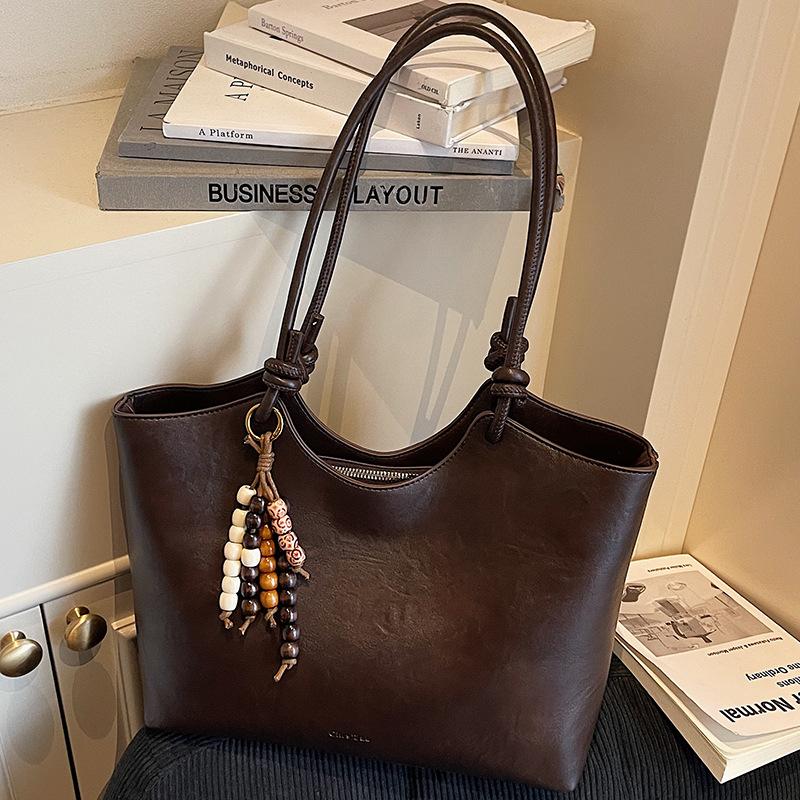 Retro High-appeal Underarm Bag, Large-capacity Commuter Bag, Simple Single-shoulder Tote Bag