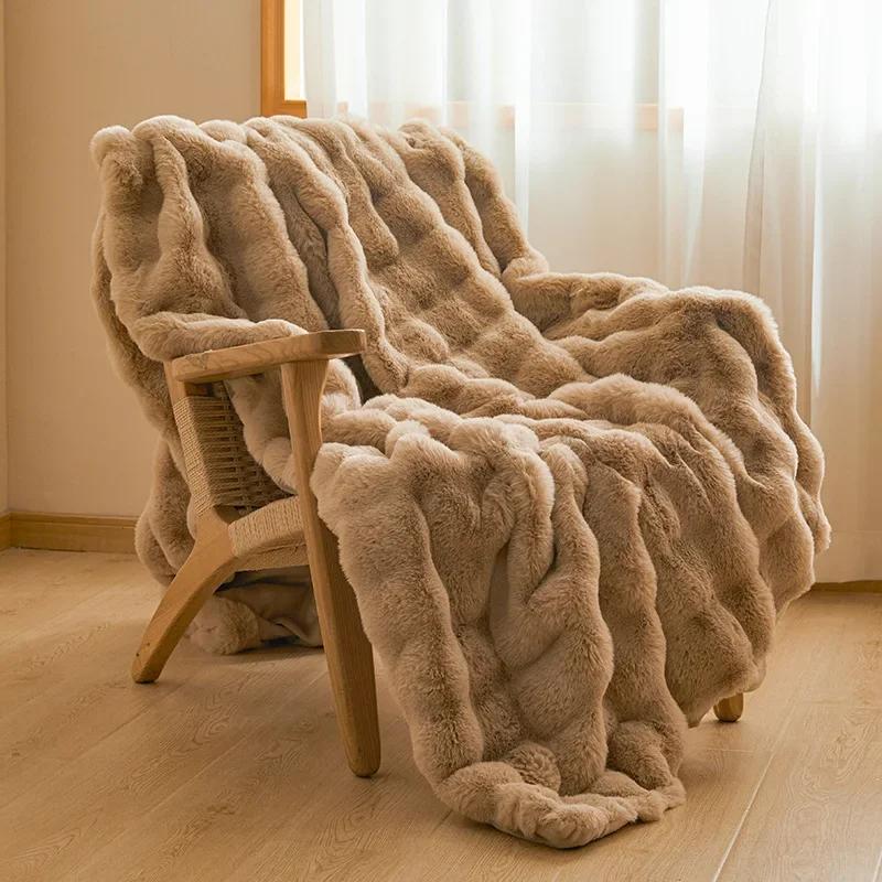 Class A Rabbit Fleece Blanket Quilt Winter Thickened Milk Fleece Office Nap Sofa Blanket Comfortable, Can Be Covered At Any Time