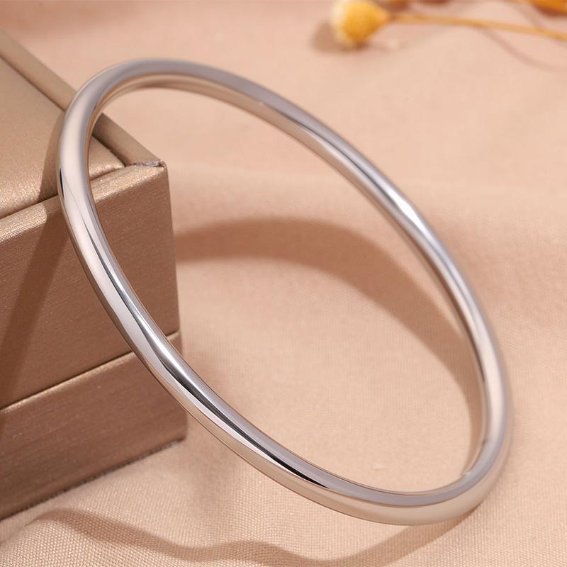Hot-selling titanium steel bracelet, girls' high-end sense of fashion, popular light luxury in Europe and the United States, Gypsy star love diamond