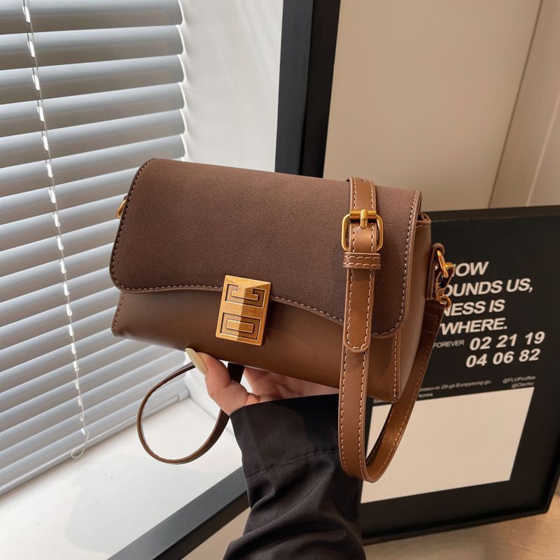 

Frosted retro small bag women 2025 niche new textured small square bag premium versatile commuter foreign style messenger bag кофейный