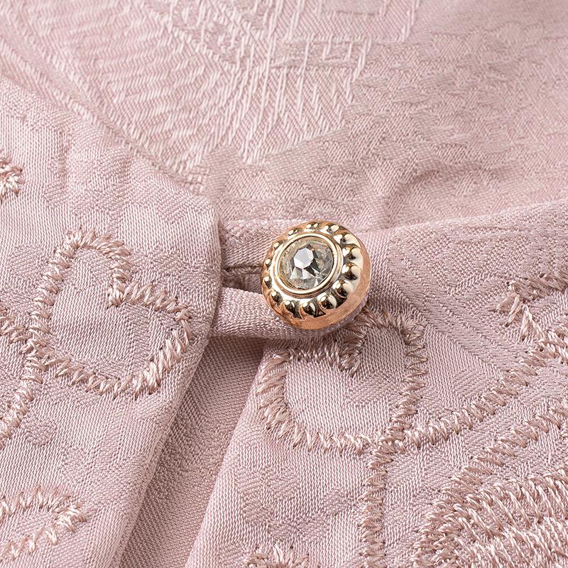 Early Spring Chic: Jacquard Light Luxury Apricot Plus Size Round Neck Three-Quarter Sleeve Women's T-shirt