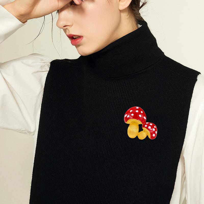 Red Mushroom Cheongsam Placket Accessories Retro High-end Cute Decorative Fashion Brooch