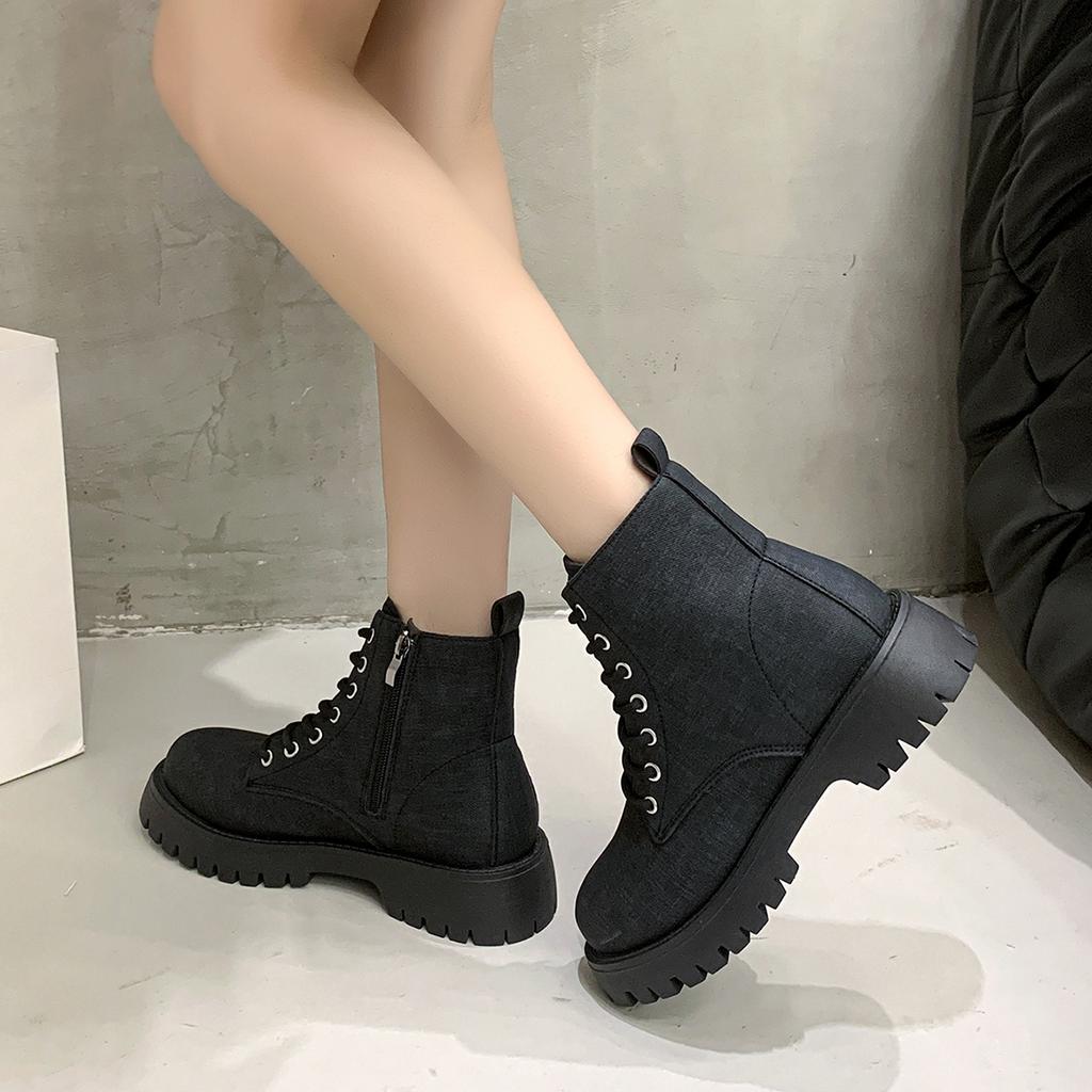 Fashion British Wind Plus Size Thick-soled Short Boots Women Spring and Autumn New Lace Design Solid Color Casual Fashion Boots.
