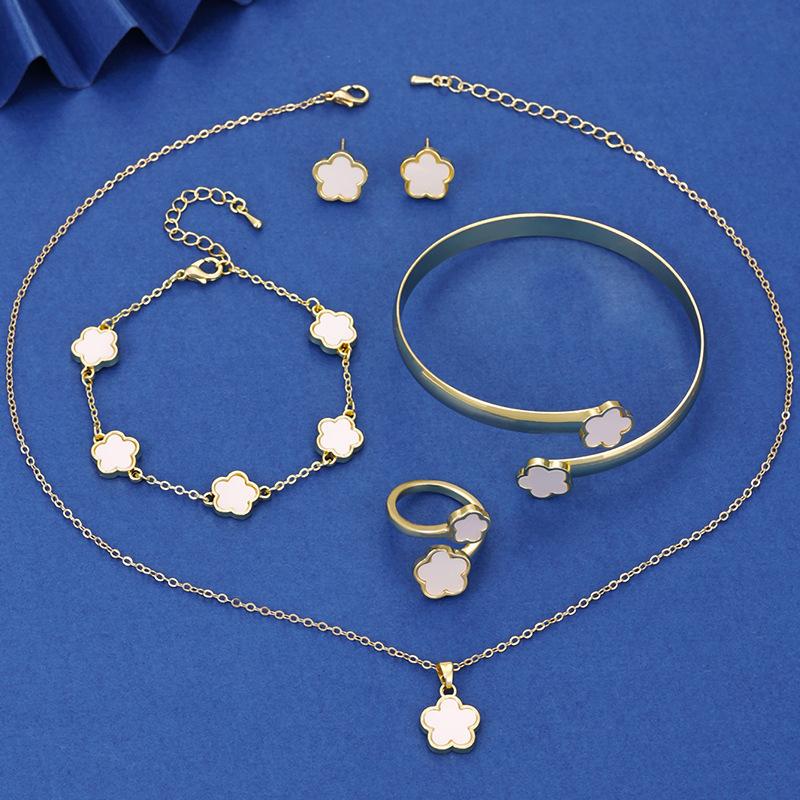 1 sada zářivých šperků Lucky Flower Set Třpytivé náušnice, náhrdelník, náramek, náramek a prsten – módní slitinový soubor pro ženy – perfektní dárek
