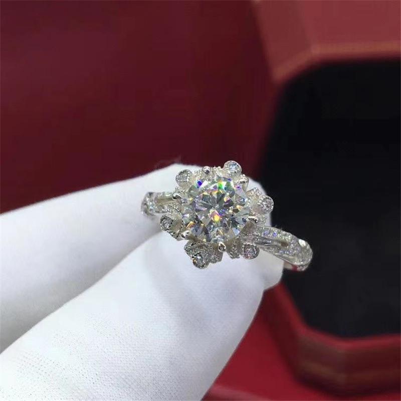 Women's Vintage-Style Platinum Ring with D Color Moissanite Diamond - Perfect for Proposals or Engagements.