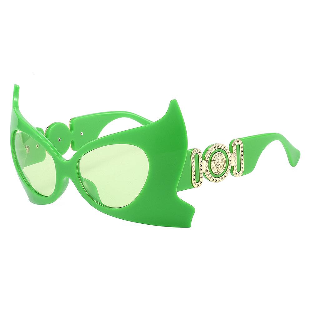 Luxury Brand Designer Oversized Demon Bat Sunglasses Women For Men Vintage Fashion Punk Eyeglasses Sun Glasses Cow Head Shades