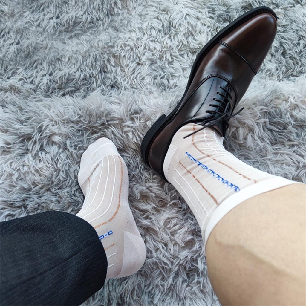 Atmungsaktive Dünne Herren-Nylon-Netzstrümpfe mit Streifenmuster für das mittlere Wadenbein Business Formelle Socken Strumpfwaren Geschenk