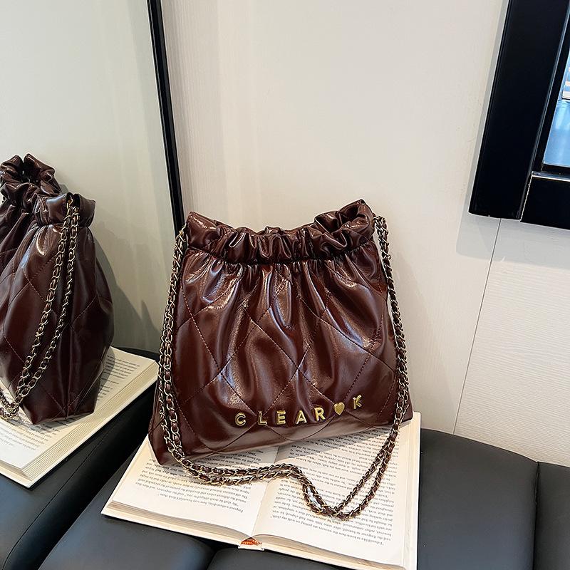 Premium Diamond Chain Bag Women's New Versatile Shoulder Messenger Commuter Bag Niche Tote Bag