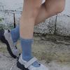 Monochrome [online Exclusive]25 Rough Dyeing Socks (smoke Blue)