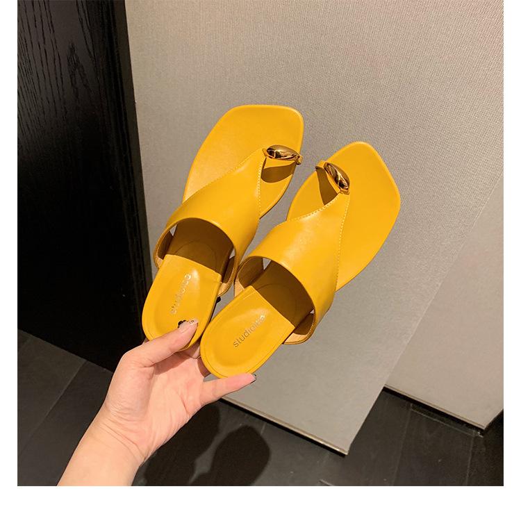 

Sheepskin version of grape mother, the same herringbone metal cover toe leather slippers, women s summer wear square head low heel cool slippers 35