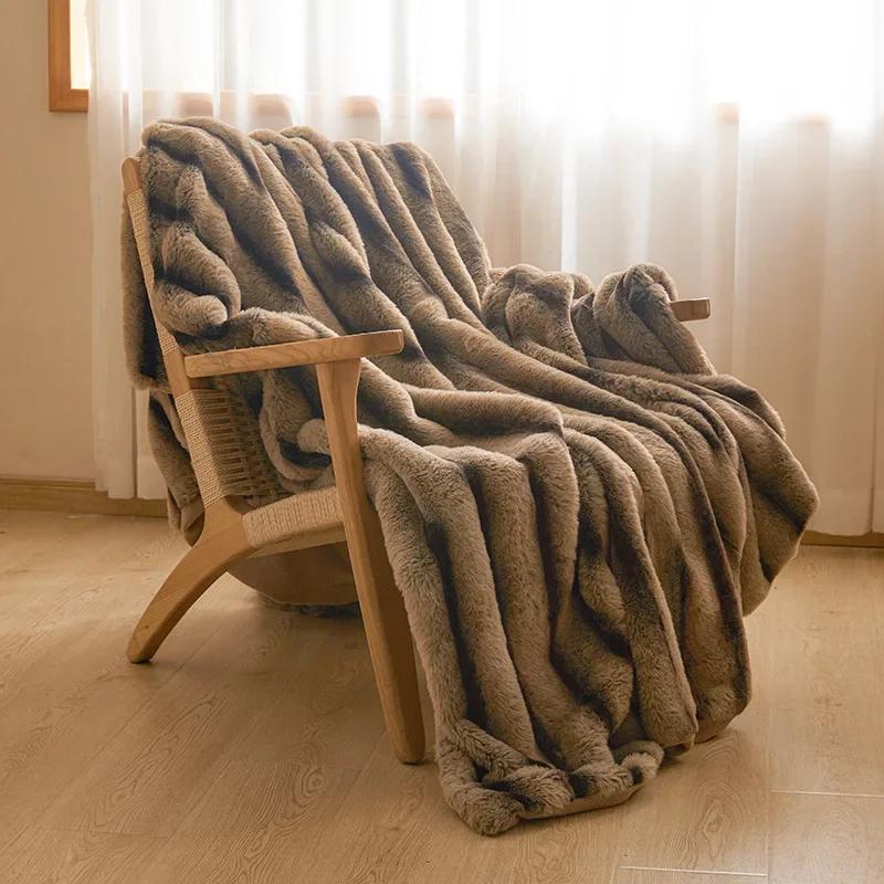 Class A Rabbit Fleece Blanket Quilt Winter Thickened Milk Fleece Office Nap Sofa Blanket Comfortable, Can Be Covered At Any Time