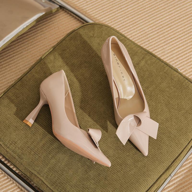 

89902 [sheepskin] high heels women s thin heels 2025 new temperament pointed patent leather commuting shallow mouth single shoes 39