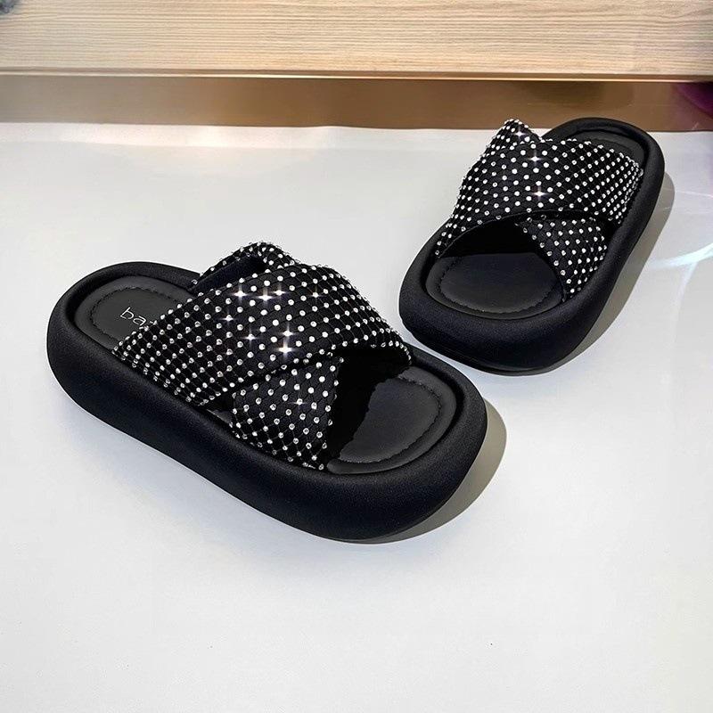 

Thick-soled slippers for women s summer wear 2025 new fashion super-hot rhinestone muffin with skirt one-word cool slippers 40 чёрный