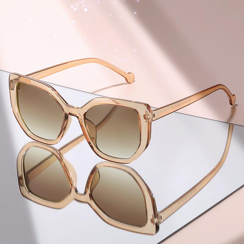 Oversized Geometric Sunglasses: Bold Retro Frames for Trendy Summer Looks & Reliable UV Protection
