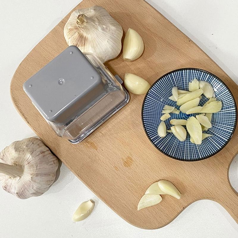 Efficient Garlic Mincer Garlic Silcer Stainless Steel Kitchen Utensils Garlic Crusher Garlic Cutter Suitable for Garlic