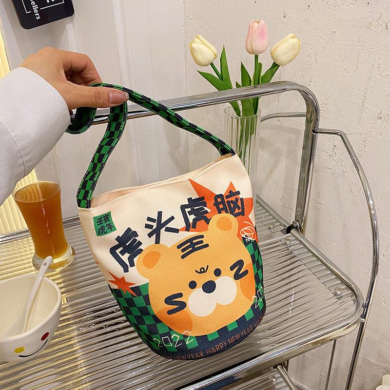 

Осенняя холщовая сумка с принтом женская 2025 новая сумочка милая мультяшная сумка-ведро модная модная сумочка