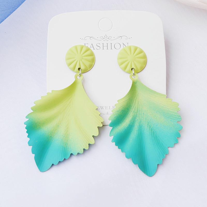 Trendy Gradient Metal Colorful Leaves Pendants Earrings for Women Exaggerated Metal Geometric Bohemia Long Drop Earring Rock