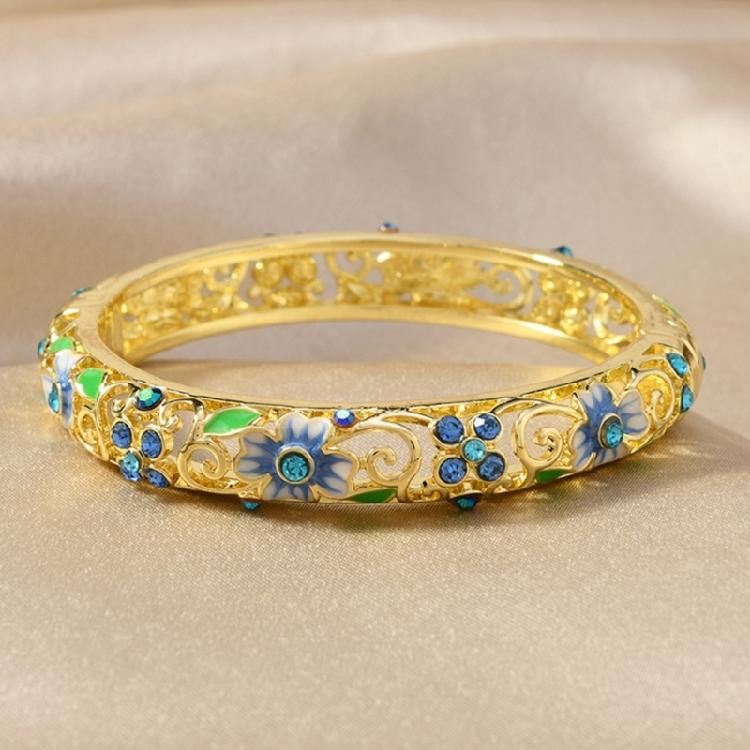 Stylish Four Leaf Clovers Enamel Alloy Bracelet Featuring Smooth Drip Oil Craft and Ethnic Flair Versatile Use