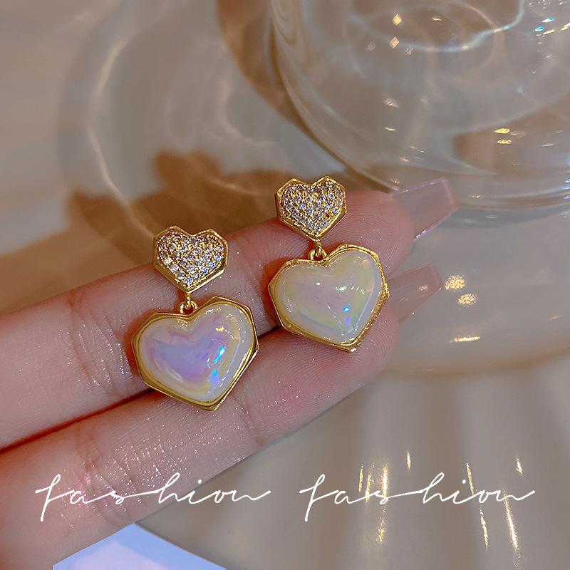 Temperament simple pearl love stud earrings women's light luxury niche design sense high sense Korean versatile earrings ear jewelry