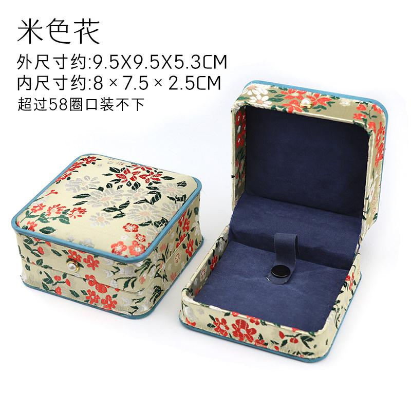 

New Embroidered Bracelet Jadeite Bracelet Complex Classical Elegant Chinese Style Jewelry Storage Jewelry Box Multiple Colors 9.5x9.5x5.3cm 2pcs бежевый