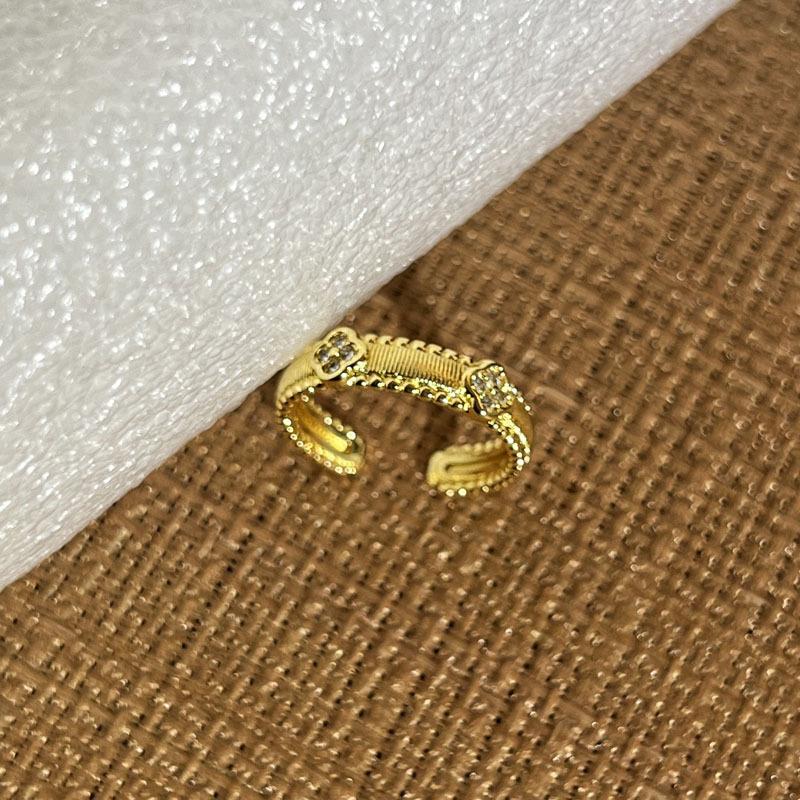 2026 Sweet and Cool Flower Geometric Love Full of Diamond Rings, Women Wear High-end Brushed Light Luxury Rings Resizable