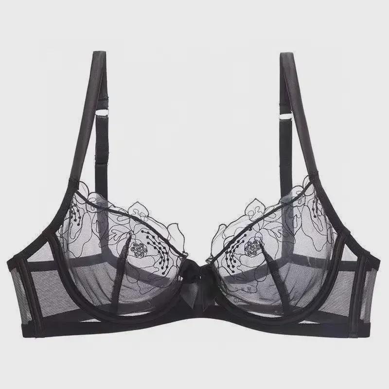 Lingerie de inspiração francesa: Conjunto Sexy de Renda Sutiã e Calcinha para Todos os Tamanhos, Enfatizando Puro Desejo e Sentimentalismo.
