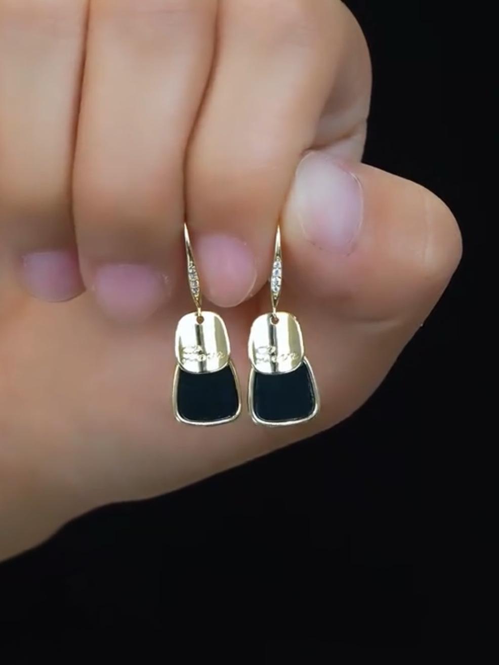 Геометрические квадратные серьги с гальваническим покрытием 18 карат, серьги-пусеты, нишевый дизайн, универсальные серьги.
