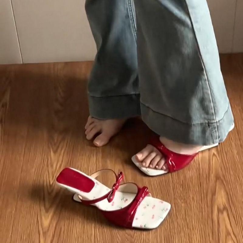 Broken flower square head with skirt slope heel one-word slippers, women's summer wear new pink cool slippers