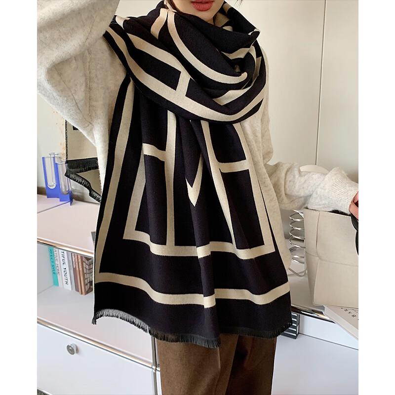 VICTORIA&VERA Frayed Edge Geometric Pattern Scarf