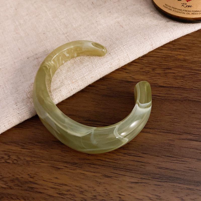 Luxuriöses europäisches & amerikanisches geometrisches offenes Acryl-Armreif-Armband