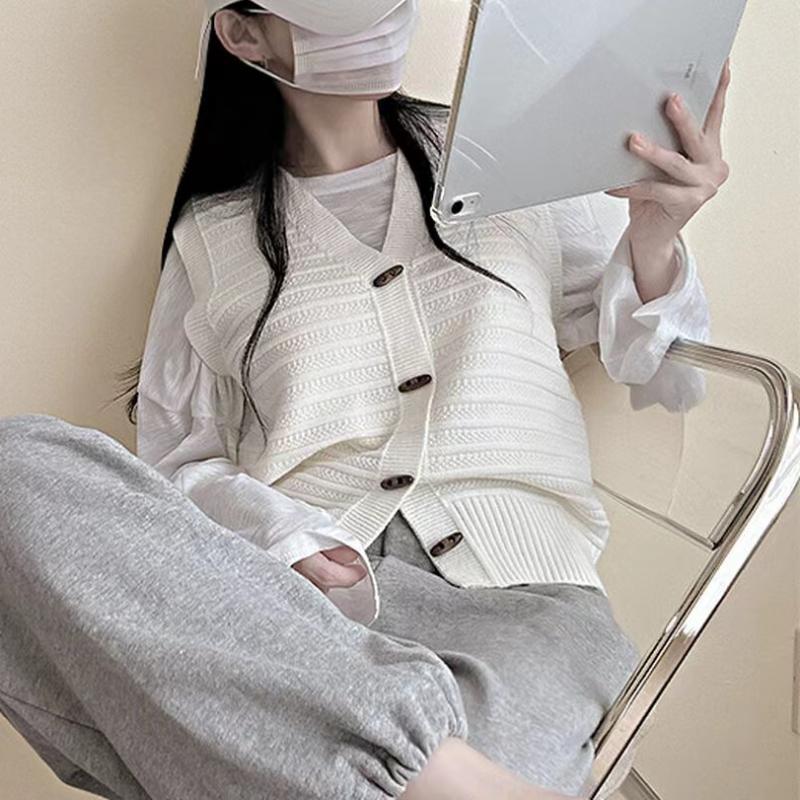 Podzimní korejská móda Pletená Retro vesta Ženy Nový design Volný All Match Svetr Bez rukávů Vesta Estetický roh Knoflík Vintage Cardigan