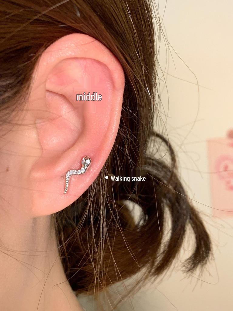 Thai Spicy Snake-Shaped Titanium Steel Ear Cuff – Anti-Allergic & Stylish Design for Women