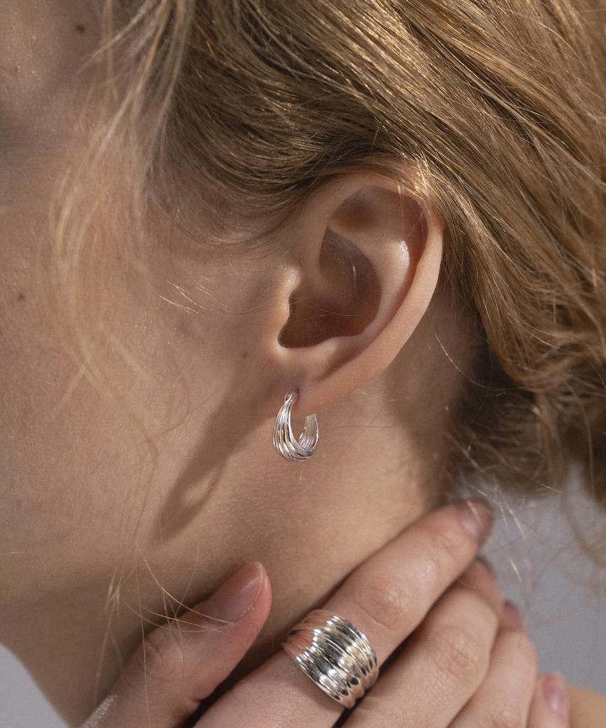 Jnui Pleated Curve Earrings Silver