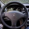 Peugeot Lenkradbezug - Universeller handgenähter Griff für 206, 207, 307, 408 - Ganzjahres-Vollabdeckung.