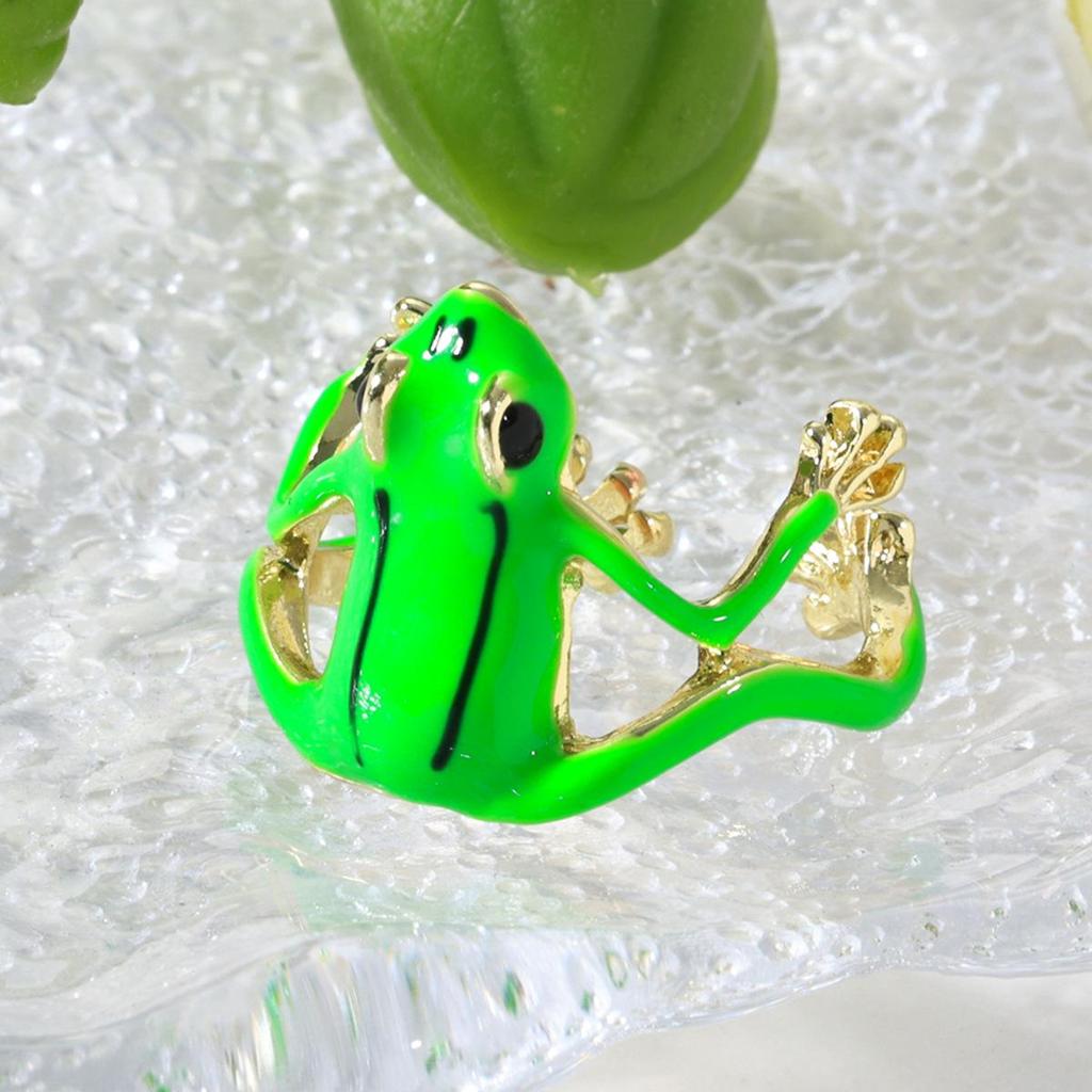 Adjustable Cute Green Frog Hug Ring - Unique and Playful Design