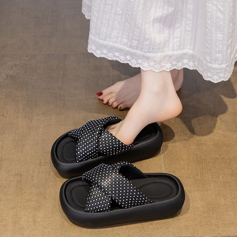 With skirt Internet celebrity fashion beach one-word cool slippers women's summer wear 2025 new thick-soled cross-strapped slippers