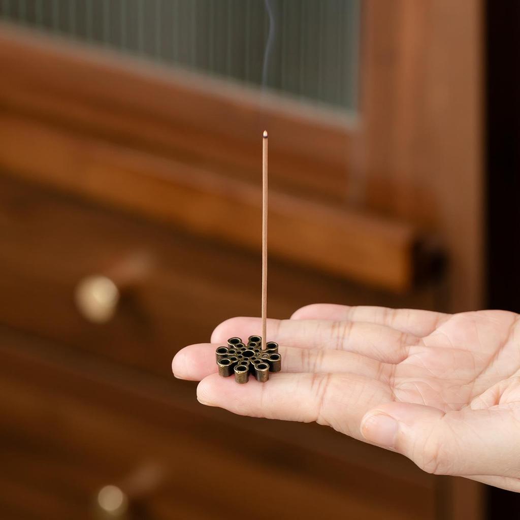 Zinc Alloy Snowflake Incense Holder: Elegant Multi-Hole Ornament for Home, Study & Festive Atmosphere.