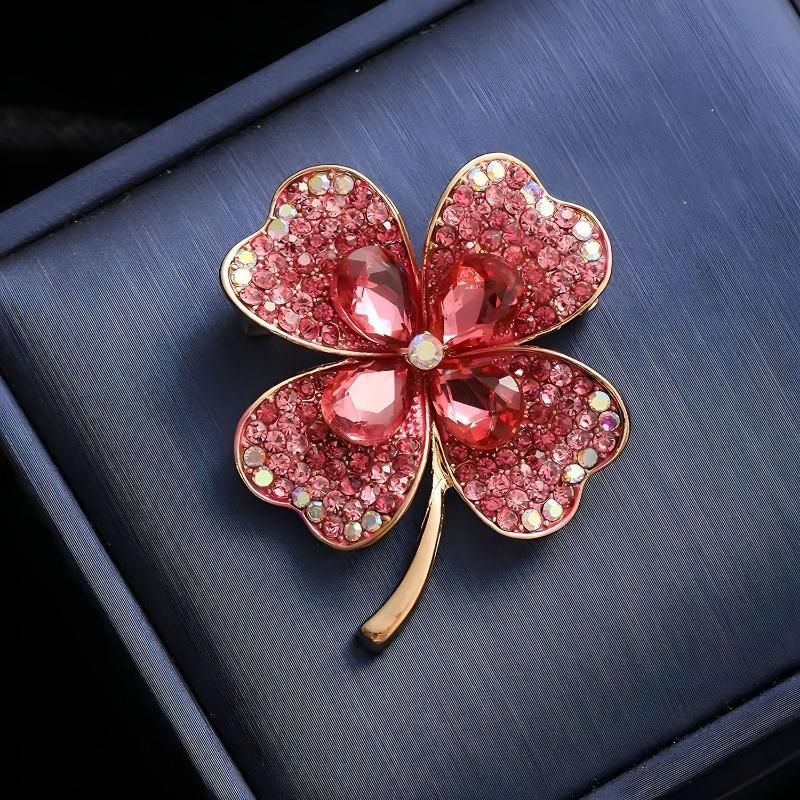 Retro Four-leaf Clover Brooch, High-end Women's Luxurious Charm, Crystal Corsage Design Sense, Niche Brooch