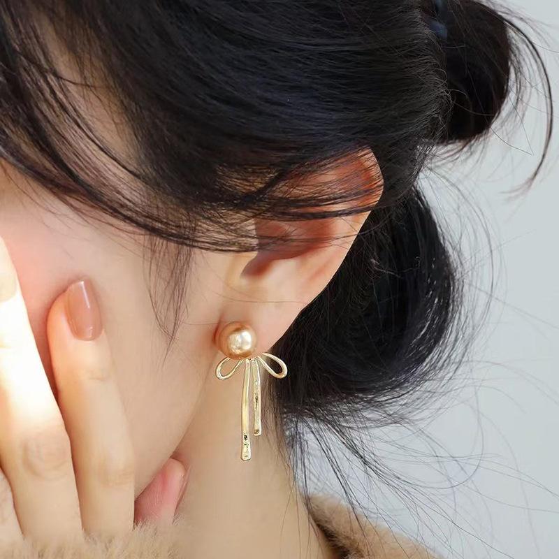 Cold Pearl Bow Stud Earrings Women'S Light Luxury High-End Foreign Style Earrings Cold Wind Temperament Ear Jewelry