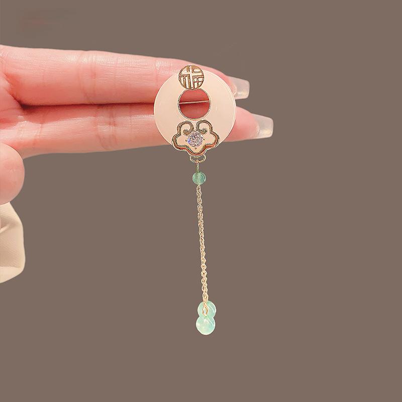 Fu character Ruyi safety buckle anti-light brooch women's high-end ancient style tassel new Chinese cheongsam suit corsage