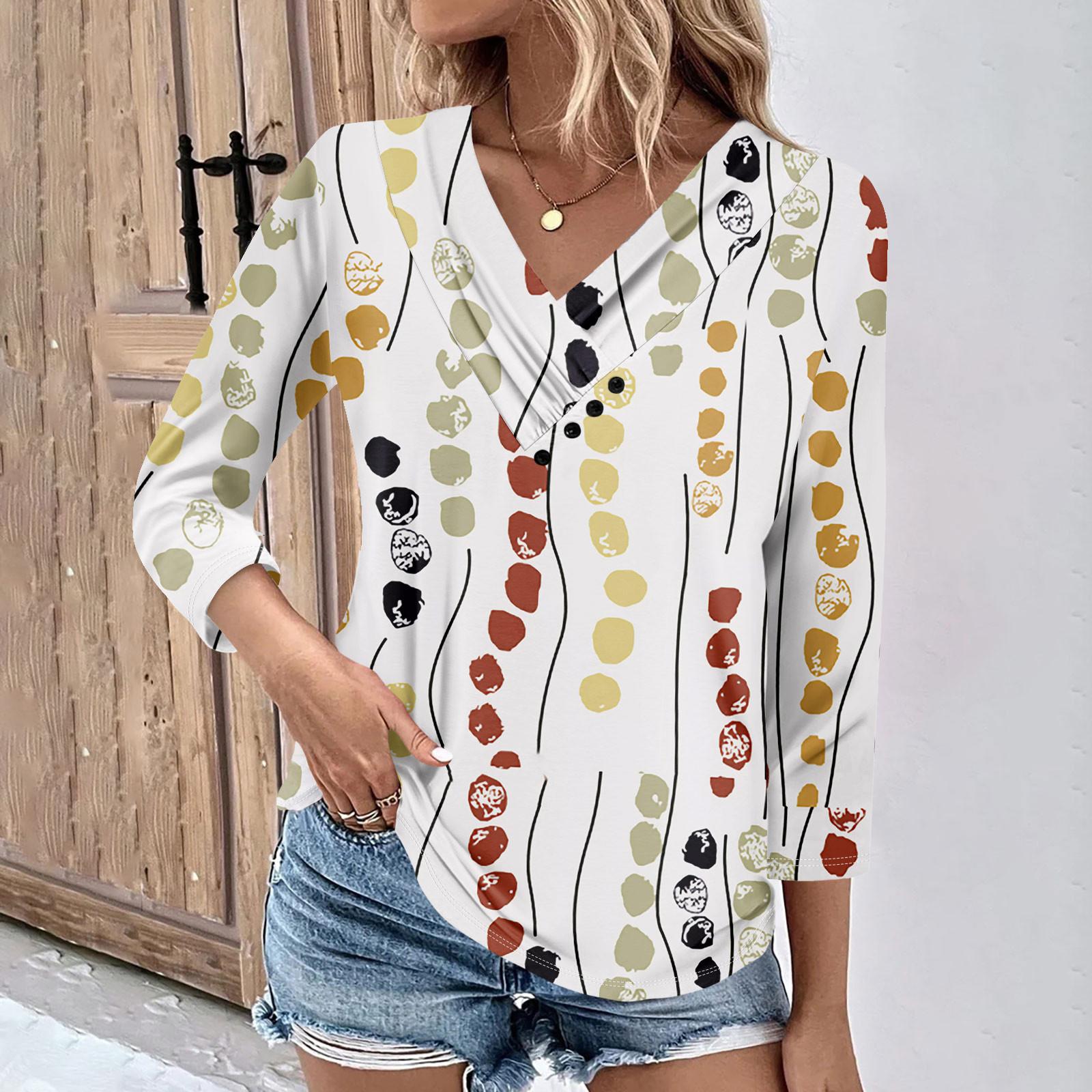 Женские повседневные футболки с рукавом 3/4 для выходных с V-образным вырезом и принтом — фото 11