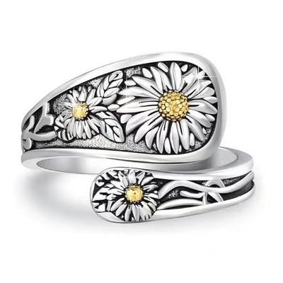 Sunflower Dragonfly Retro Ring - Creative Insect Band for Men & Women Party