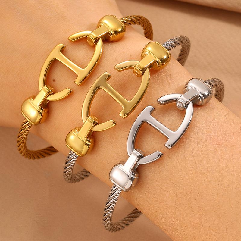 Stainless Steel  Women's Steel Wire Opening Pig Nose Non-fading Three-color Ing Wind Pig Nose Simple Design Fish Hook 
