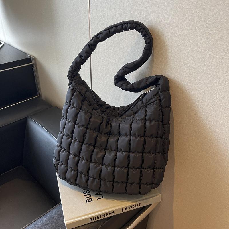 

Осенне-зимняя сумка-тоут большого объема для женщин 2024 года, новая высококачественная сумка-мессенджер через плечо с ромбовидной складкой чёрный