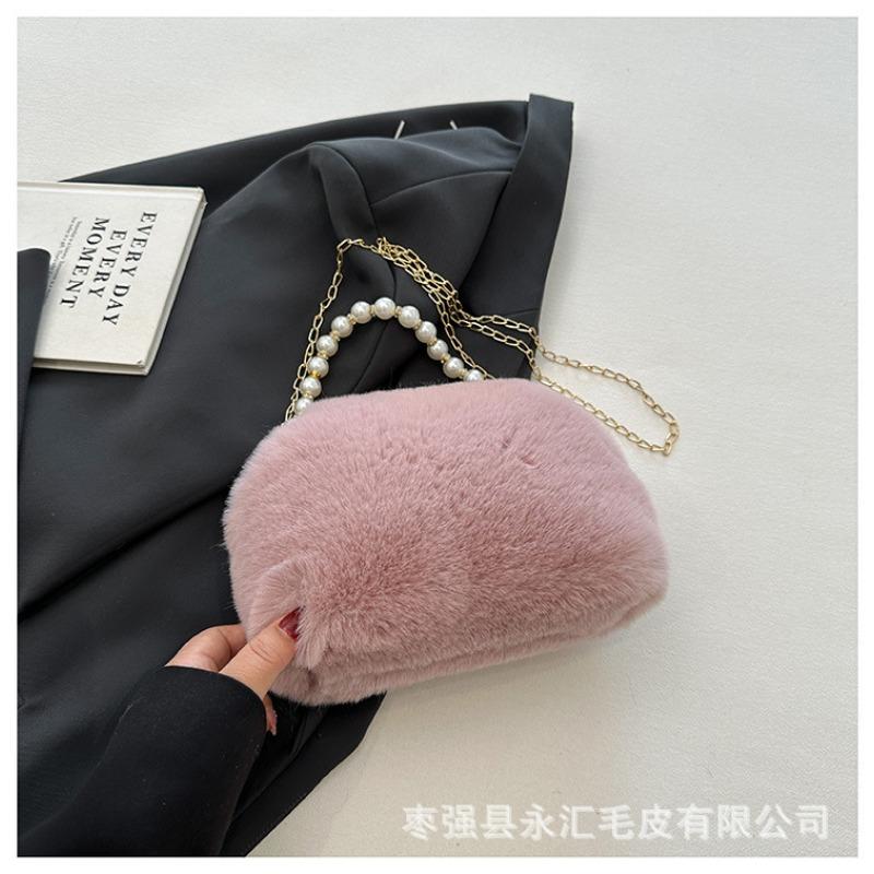 

Сумка-клипса на жемчужной цепочке, зимняя новая плюшевая сумка, нишевый дизайн, сумка-мессенджер, милый клатч для девочки 14*20*7
