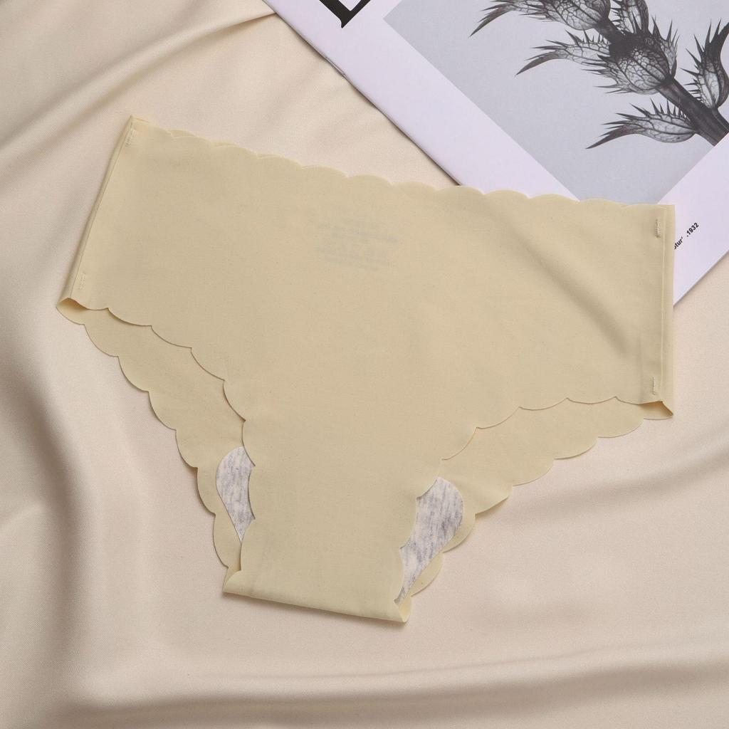 Ice Silk Seamless Low-Waist Women's Panties, Breathable with Pure Cotton Crotch, Butt Lifting, Slim Fit for Young Ladies.
